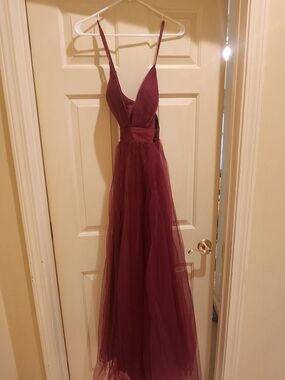 Plunging V-Neck Spaghetti Strap Tulle Gown in Burgundy